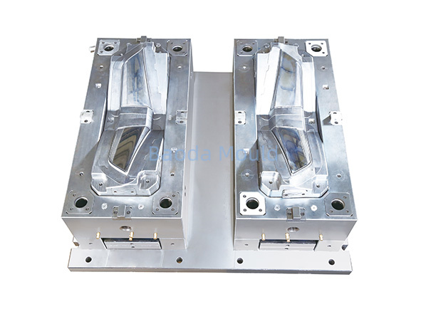 Tail lamp mould